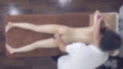 10/26迄半額！【無/半ナマ】背が高く、少し地味めで真面目そうなOLさんが、休日に来店してくれました。初めてのオイルマッサージ体験のようです。5