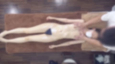 10/26迄半額！【無/半ナマ】背が高く、少し地味めで真面目そうなOLさんが、休日に来店してくれました。初めてのオイルマッサージ体験のようです。6