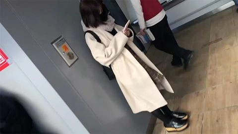 【先着30名500円オフ】りこ19歳_1・顔射インタビュー（13）。厳格な家に育った地味JDが夢のために大量生顔射される一部始終（055）0