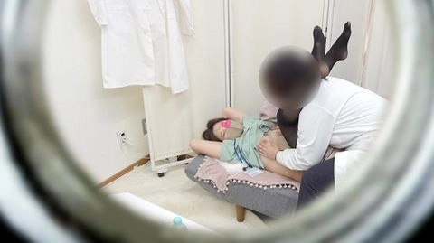 【女医の診察vol.29】ぐちゅぐちゅな卑猥マ●コをペニパン指導：ひとみ先生【後編】5