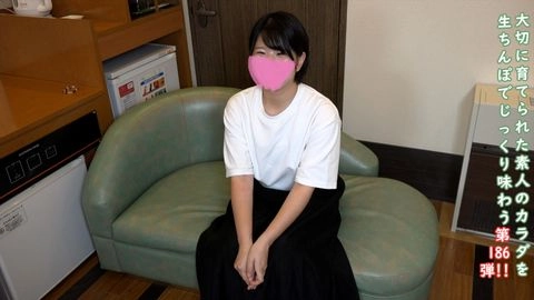 ♀186 素朴で笑顔あふれるあすかちゃんはもちろん陰毛あり パンティチェックに赤面 カメラの前で丸裸で恥ずかしがるが、生ちんぽに喘いで最後は半外半中出し　★特典で無修正と膣内カメラ0