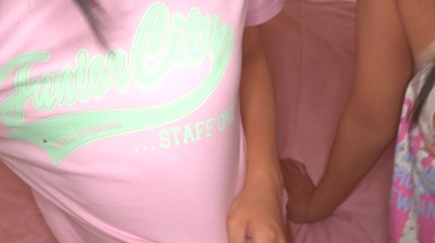 ★緊急先着★日焼け跡水泳部18歳★同時初体験★二人にそれぞれ大量膣内中出しで妊娠させた衝撃のスマホ原版【先着高画質特典付き】2