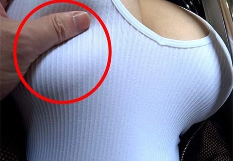 【Kカップ×爆尻】ノーブラ爆乳＆肉厚ヒップ美女が街中で暴れ散らす!!勃起乳首をチラ見せするド変態っぷり!!7