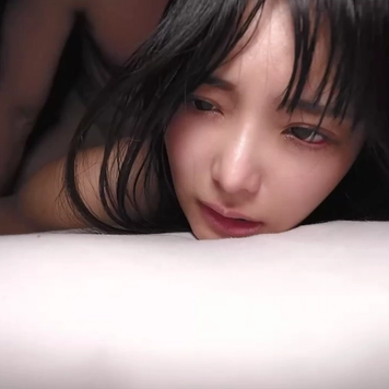 人気ライブチャットのあの１９歳　アイドル級美女の狭すぎる膣に奥まで挿入してガン突き中出し