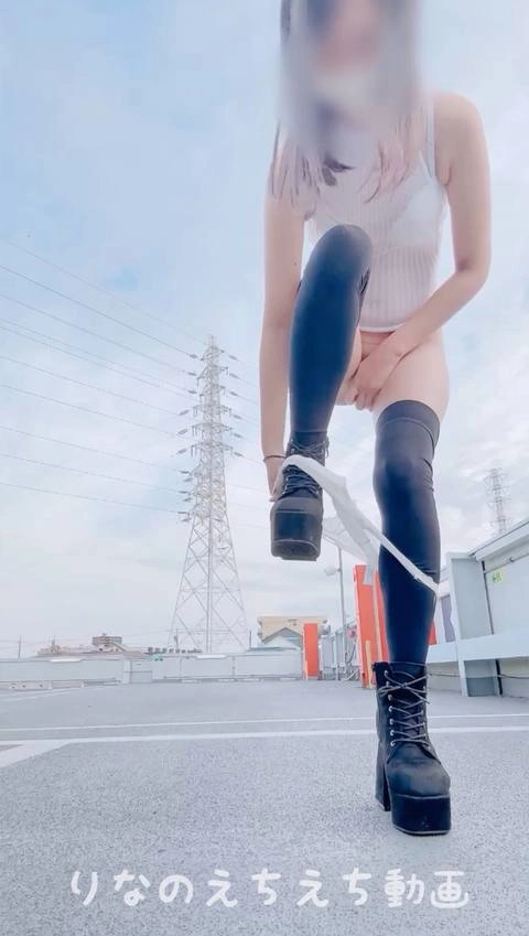 ★屋上駐車場で目隠し全裸オナニー★下着丸見えのスケスケのコスプレ着てエレベーターで屋上にいってオナニーしながら一枚ずつ脱いでいって全裸に、、そして最後はイくまで目隠しのままオナニーしてドキドキでした…3