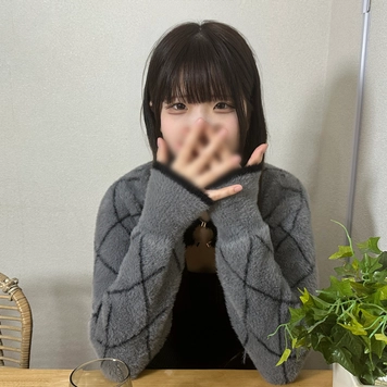 【01/02迄990pt】【初撮】【半外半中】ふわふわな性格で何を頼んでも微笑みながら「いいよ♡」雪のように真っ白美巨乳を揺らし、感受性高い下の毛あり敏感マンコに半外半中で精子を注入。