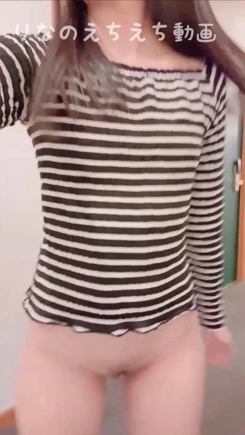 ★下半身丸出しでホテルの廊下でオナニー★着ているのは裾の短いシャツ一枚！話し声聞こえたり人の気配もメチャある廊下でちっぱいも出してオナニーしました、、臨場感ありすぎのスリルでドキドキです…3